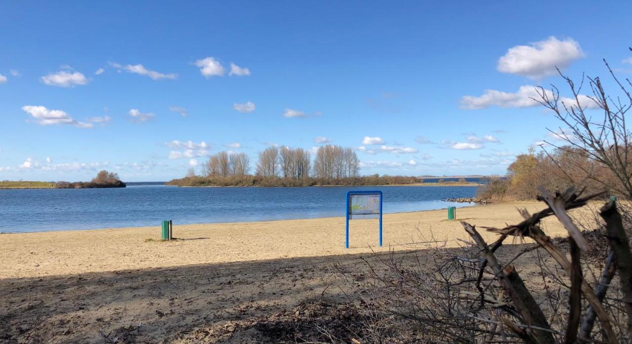 'T Achterom Villa Bruinisse Bagian luar foto